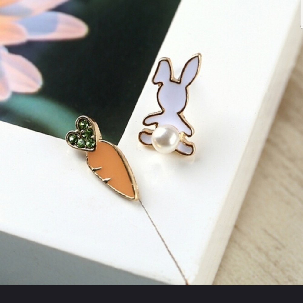 💥💥HOST PICK💥💥🐰🐇🥕  Bunny & Carrot earrings - Picture 2 of 6